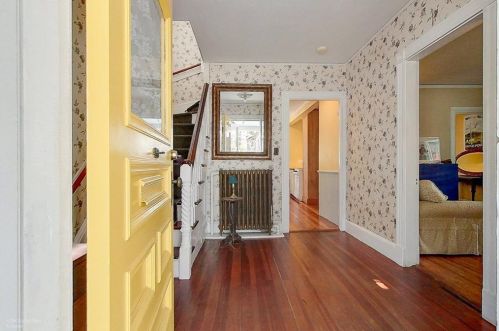 2 Ashurst Pl, Newport, RI 02840 exterior