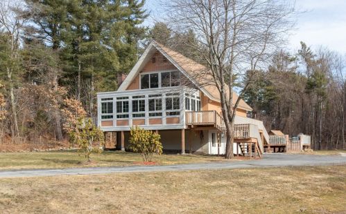 83 Old Bridge St, Pelham, NH 03076 exterior