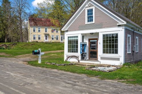 67 Demeritt Ave, Lee, NH 03861 exterior