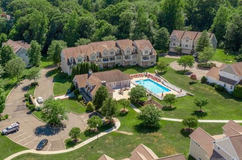 198 Kyles Way, Huntington, CT 06484 exterior