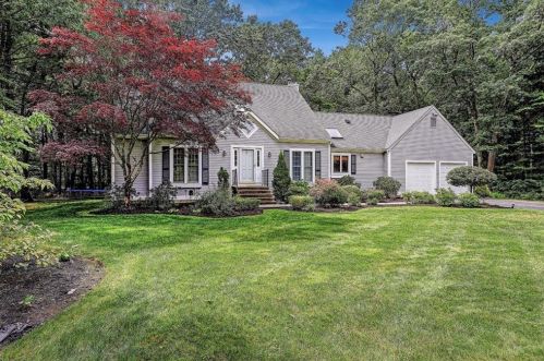 55 Osprey Dr, Warwick, RI 02818 exterior