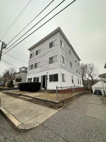 163 Bernice Ave, Woonsocket, RI 02895 exterior