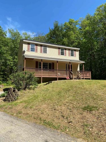 7 Laura Ln, Newton, NH 03858 exterior