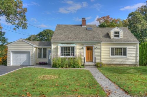 6 Tanager Ln, Gales-Ferry, CT 06335 exterior