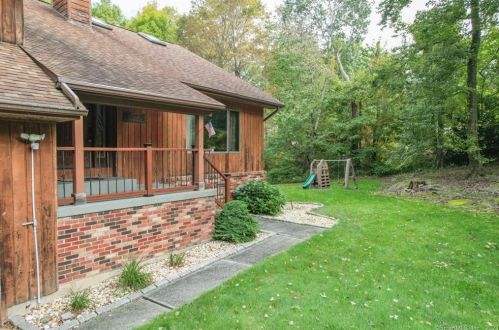 8 Westlook Dr, Waterbury, CT 06716 exterior