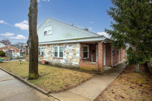 8 Jane St, North Providence, RI 02904 exterior
