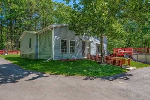 9 Allen Ave, Chelsea, ME 04330 exterior