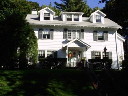 122 Shornecliffe Rd, Newton, MA 02458 exterior