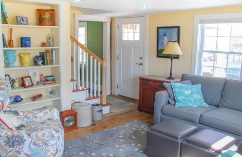 21 Asselin St, Warren, RI 02885 exterior
