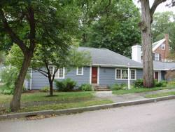 33 Roslyn Rd, Newton, MA 02468 exterior
