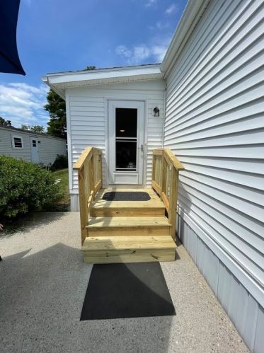10 Kon Tiki Cir, Chicopee, MA 01020 exterior