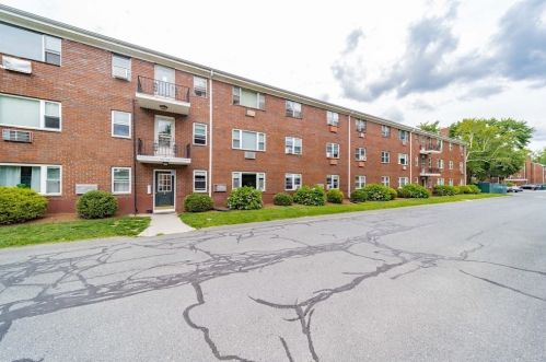 27 Regency Park Dr, Agawam, MA 01001 exterior