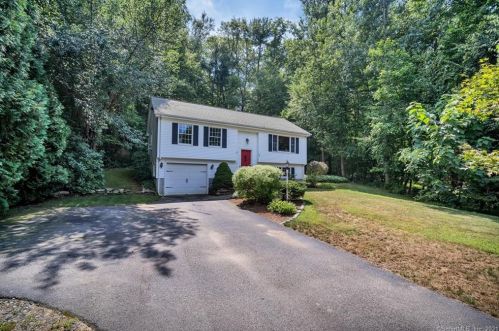 29 Pinelock Dr, Gales-Ferry, CT 06335 exterior