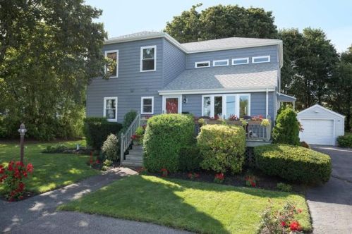 51 Riverside Ave, Milton, MA 02186 exterior