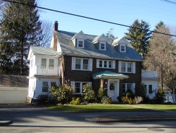 877 Chestnut St, Newton, MA 02468 exterior