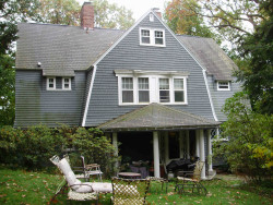 35 Gray Cliff Rd, Newton, MA 02459 exterior