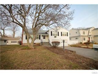 66 Denise Ter, Fairfield, CT 06824 exterior