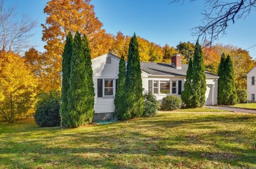 40 Mitchell Pl, Greenwich, CT 06831 exterior