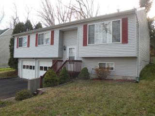 132 Coram Rd, Huntington, CT 06484 exterior