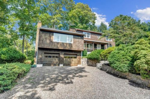 61 Cow Path Dr, Stamford, CT 06902 exterior