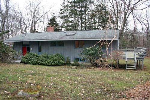 83 Paterson Dr, Middletown, CT 06457 exterior
