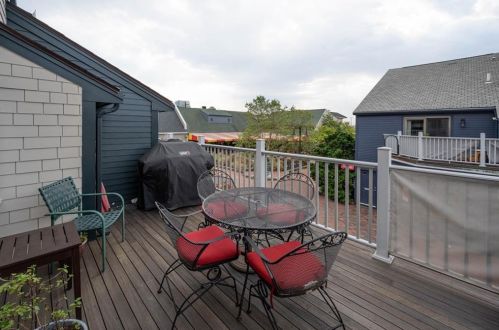 132 Swinburne Row, Newport, RI 02840 exterior