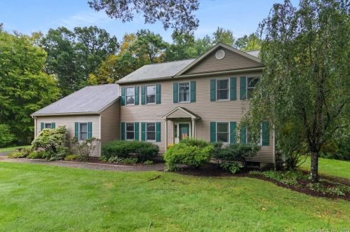 4 Four Gables Rd, Bethel, CT 06801 exterior