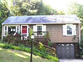 145 Plumb Rd, Middletown, CT 06457 exterior