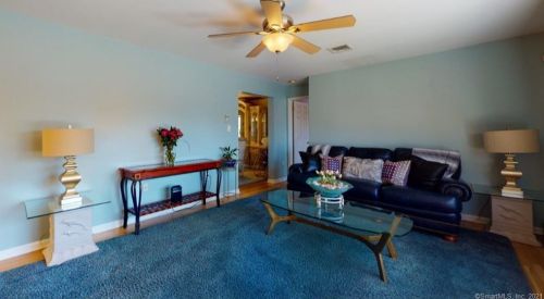 11 Lindenwoods Rd, Norwalk, CT 06851 exterior