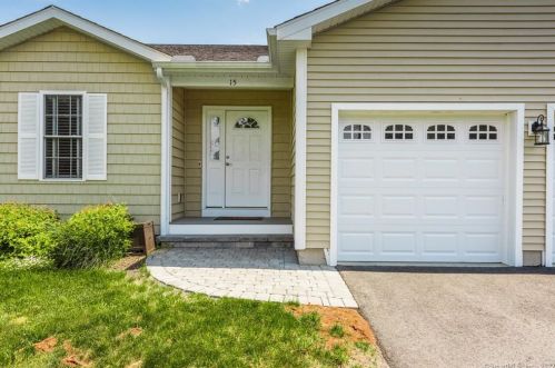 15 Clew Dr, Middletown, CT exterior