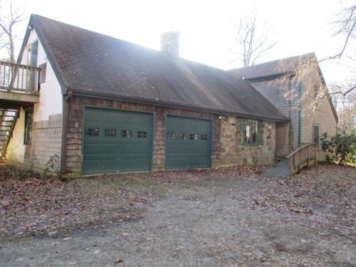 20 Roberts Rd, Sandisfield, MA 01255 exterior