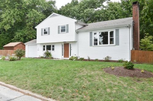 56 Riverside Dr, Lincoln, RI 02865 exterior