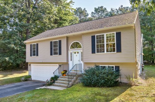 4 Hemlock St, Old Orchard Beach, ME 04064 exterior