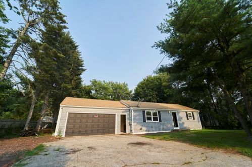 699 Newman Ave, Seekonk, MA 02771 exterior