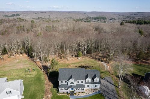 16 Salmon Run, East Hampton, CT 06424 exterior