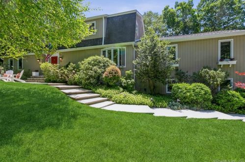 37 Revere Pl, Ridgefield, CT 06877 exterior