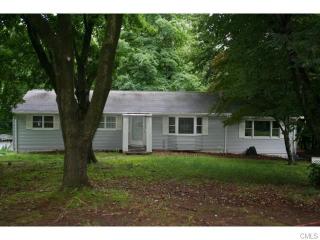 29 Chamberlain Dr, Huntington, CT 06484 exterior