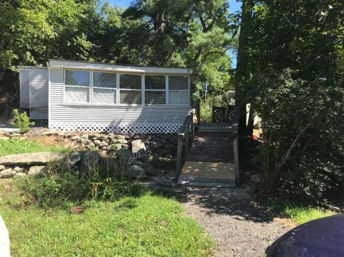 29 Longmeadow Dr, North Providence, RI 02904 exterior