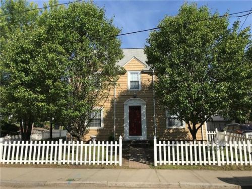 4 Parkside Dr, Providence, RI 02919 exterior