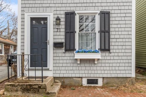71 Tilden Ave, Newport, RI 02840 exterior