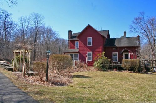 488 Bow Ln, Middletown, CT 06457 exterior