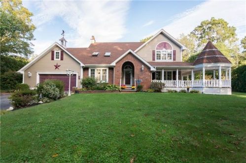 38 Banner Ln, Tiverton, RI 02878 exterior