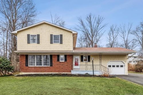 32 Driftway Point Rd, Danbury, CT 06811 exterior
