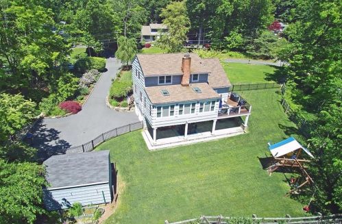 42 Riverside Dr, Ridgefield, CT 06877 exterior