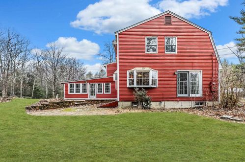 28 Old Mont Vernon Rd, Amherst, NH 03031 exterior