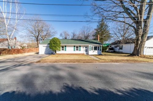 15 Temple St, Cumberland, RI 02864 exterior