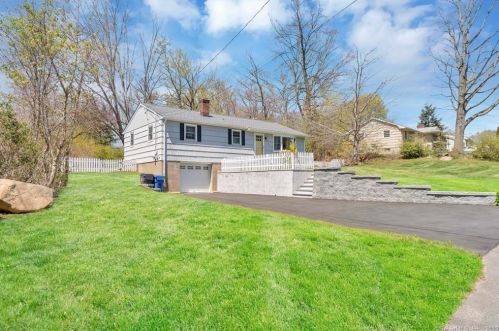 121 Twitchgrass Rd, Bridgeport, CT 06611 exterior