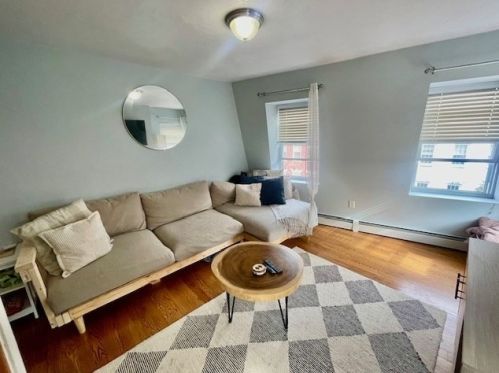 356 Hanover St, Roxbury-Xing, MA 02113 exterior