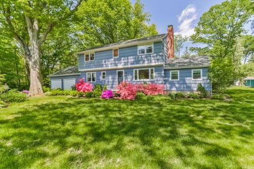 17 Redcoat Rd, Norwalk, CT 06850 exterior