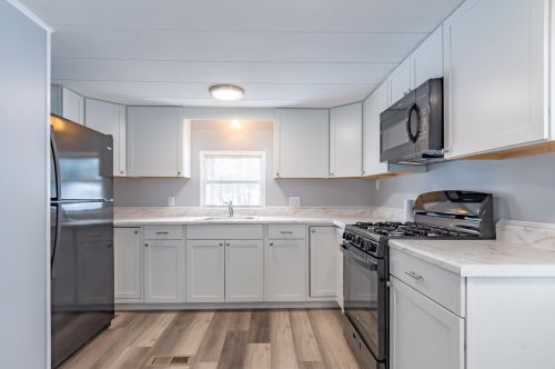 7 Flamingo Dr, Concord, NH 03303 exterior